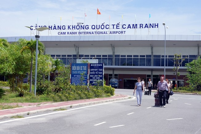 Khách Trung Quốc từ chối về nước tại sân bay Cam Ranh