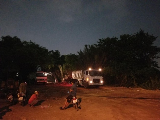 Quận 12: Rác thải bị chôn trộm, dân khốn khổ vì mùi hôi