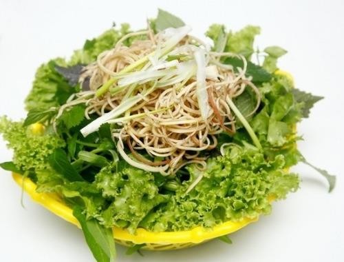 Cẩn trọng kẻo nhiễm giun, sán chó từ rau sống