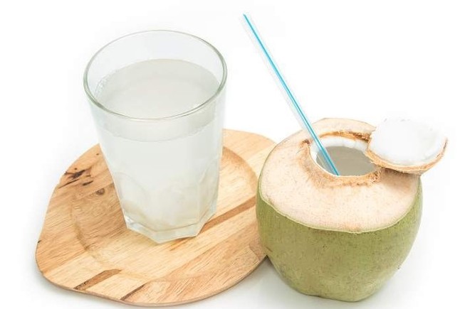 Uống nước dừa có thể kiểm soát bệnh tiểu đường | Dinh dưỡng | PLO