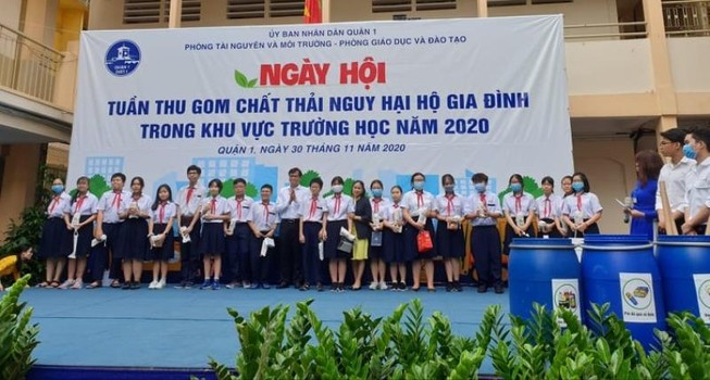 Quận 1 tăng cường công tác thu gom chất thải nguy hại
