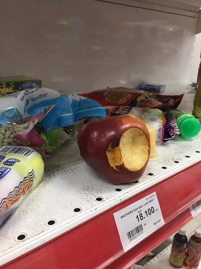 Khách hàng 'tàn phá' siêu thị Auchan: Luật nào xử cho vừa?