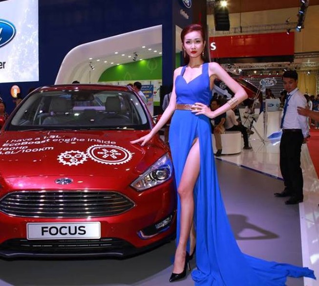 Đua nhau tặng tiền, quà cho người... mua ô tô