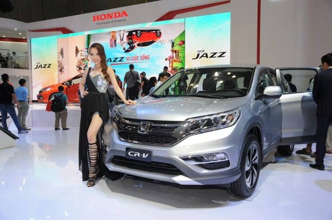 Đua nhau kéo khách, giá ô tô giảm 170 triệu đồng
