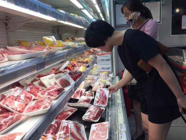 Gần tết, giá thịt heo tiếp tục tăng lên 'nóc nhà'