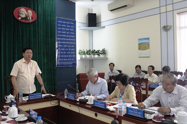 Bí Thư Thăng: ‘Các anh cứ làm đủng đỉnh biết bao giờ xong’