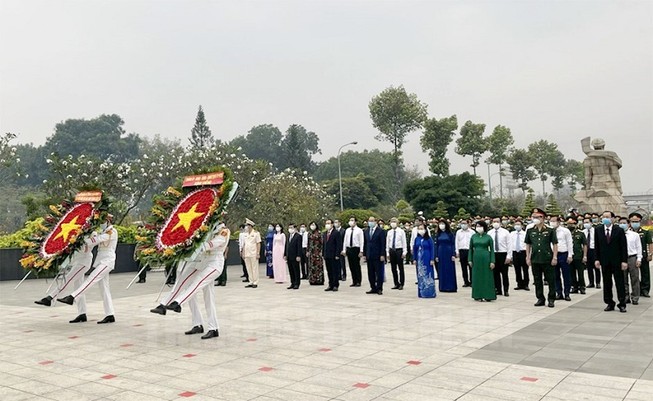 Lãnh đạo TP.HCM dâng hương tưởng nhớ các anh hùng liệt sĩ