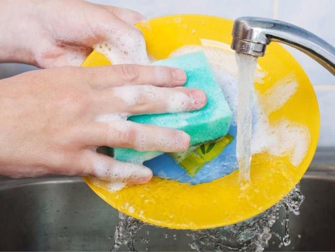 Cách loại bỏ vi khuẩn trong miếng bọt biển rửa chén