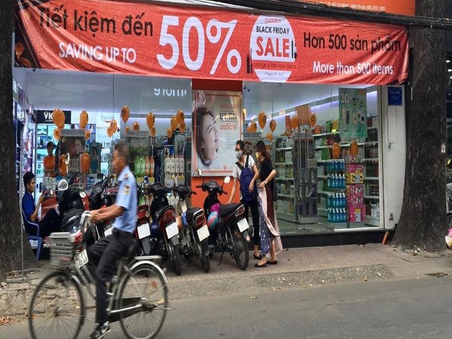 Cận cảnh Black Friday: Nơi tấp nập, nơi đìu hiu