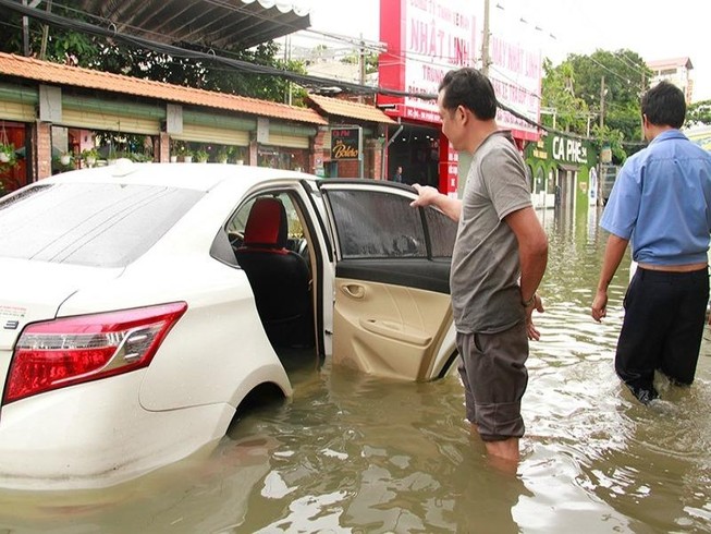 Chuyên gia nói gì về công khai ô tô bị ngập nước?
