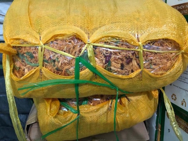 Hơn 600 kg khô bò, gà bị bắt khi đang trên đường tiêu thụ