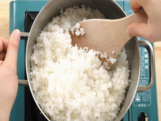 Cơm nguội bảo quản trong tủ lạnh được bao nhiêu ngày?