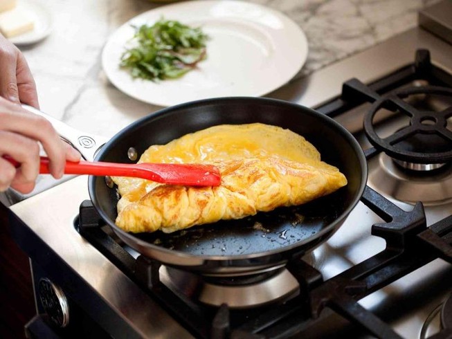 Dụng cụ nấu ăn nào gây ra ung thư gan, tuyến giáp, vô sinh...?