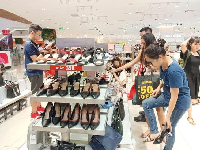 Cận cảnh không khí mua sắm ngày siêu giảm giá