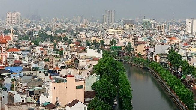 Người Sài Gòn nhẹ nhõm đón cơn mưa quý hơn vàng