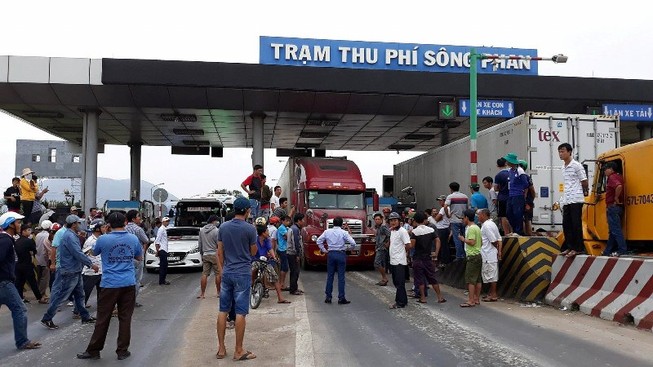 BOT Sông Phan lại 'thất thủ', đóng xả trạm liên tục