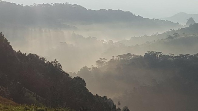 Thi thể phượt thủ đã được đưa lên đỉnh thác Lao Phào