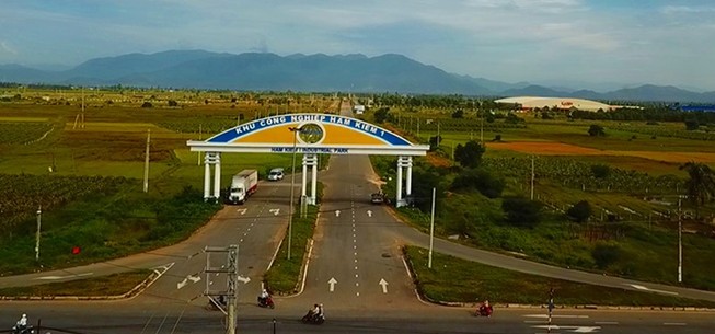 Nhóm thanh niên dùng bom xăng gây rối trên quốc lộ 1