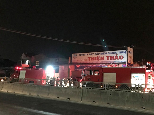 Cháy lớn cửa hàng thiết bị điện ở Bình Thuận