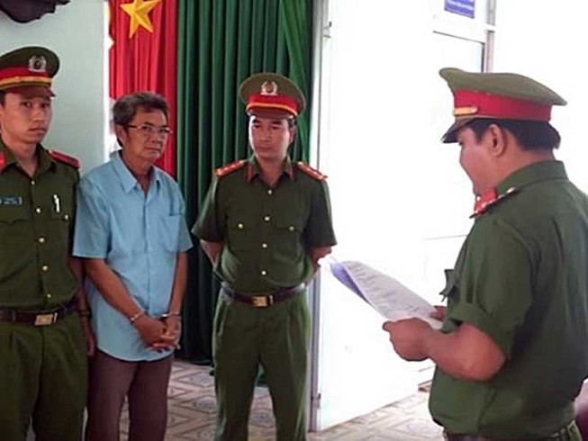 Hoãn phiên tòa thầy giáo dạy nhạc 'nựng' nữ sinh