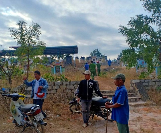 Thi thể không nguyên vẹn trong nghĩa trang ở Bình Thuận