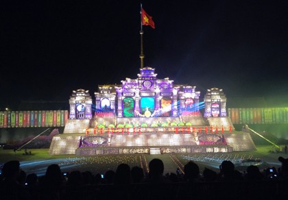 Sắc màu năm châu giữa cố đô Huế