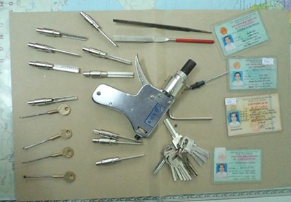 Bút thần, đũa ảo, thuốc quỷ... thôi miên lừa tiền tỷ