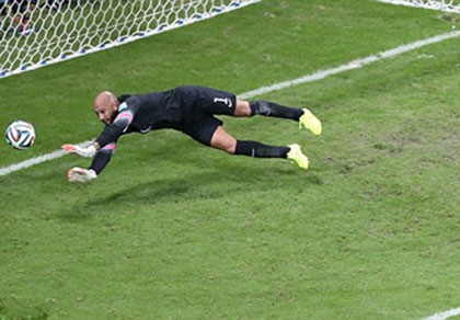 Thủ môn Mỹ lập kỷ lục World Cup về số pha cứu thua