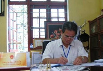 Trưởng phòng giáo dục khai man bị cách chức, thu hồi danh hiệu