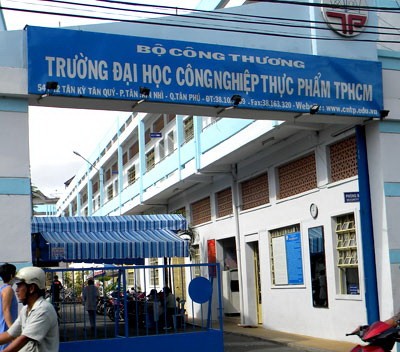 Trường ĐH CN Thực phẩm TP.HCM: SV khám sức khỏe mới cấp bằng tốt nghiệp