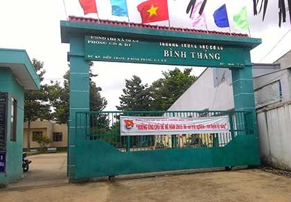 Choáng với 19 khoản tiền trường