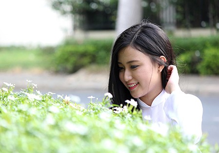 'Nữ sinh phong cách' Trần Bảo Như dịu dàng trong tà áo dài