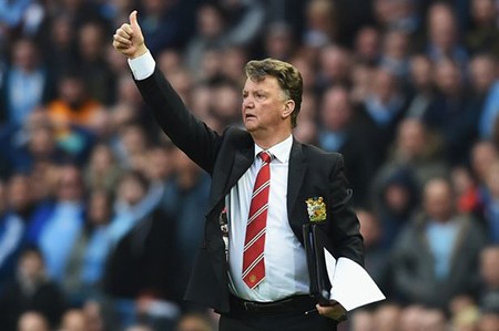 Man Utd 'hạ gục' Man City, Van Gaal phấn khích