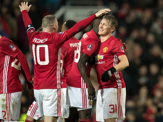 Kẻ bị ruồng bỏ tỏa sáng rực rỡ, MU vào vòng 5 FA Cup