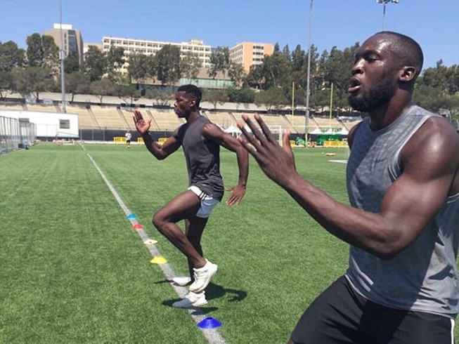 Lukaku và Pogba cùng tập luyện ở Mỹ, chờ hội ngộ tại MU