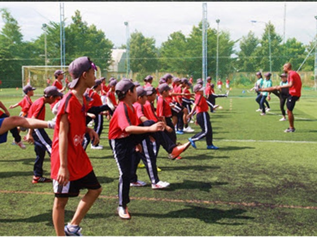 Học bóng đá cùng Quang Hải và các cầu thủ CLB Hà Nội