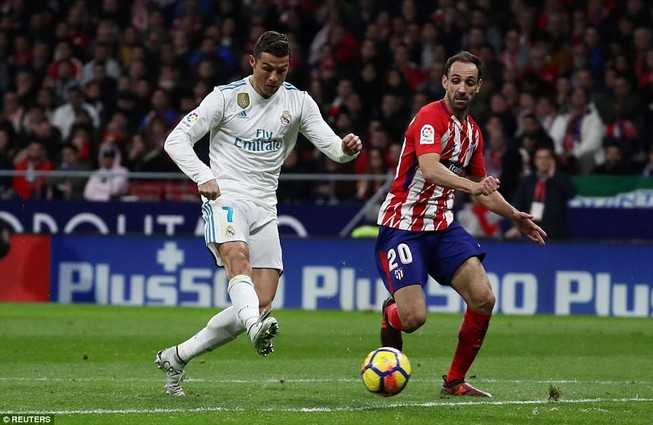 Derby thành Madrid nhạt nhòa, bạo lực và penalty... hụt