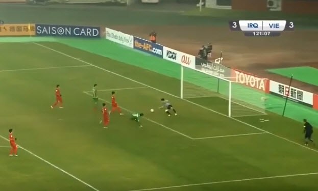 Khoảnh khắc thần kỳ của Tiến Dũng đã giúp VN thoát thua