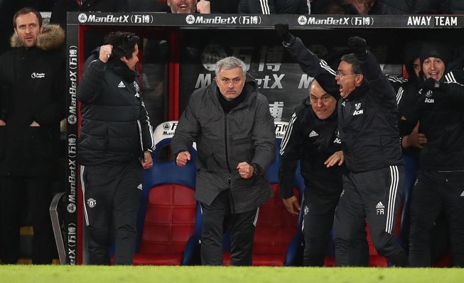 Mourinho bị FA điều tra vì quá tức giận
