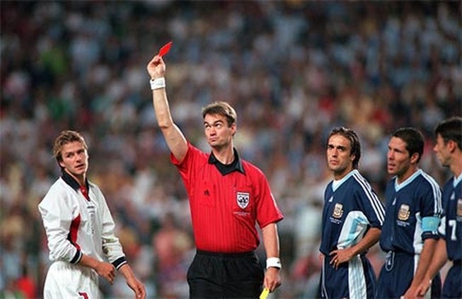 Ký ức World Cup: Cú ngáng chân định mệnh giết chết thế hệ vàng