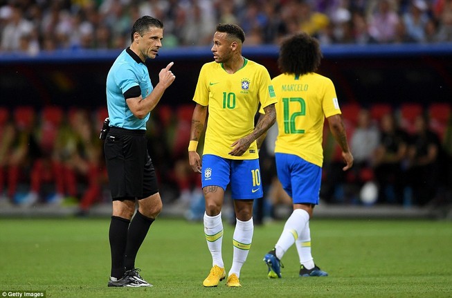 Vào vòng cấm là ngã, trình 'diễn sâu' của Neymar được nâng tầm