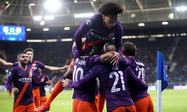 Man City thắng nghẹt thở phút cuối, MU chưa thoát khủng hoảng