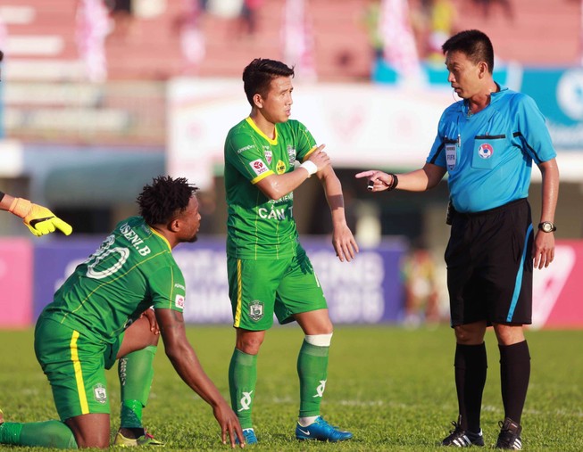 VFF và Ban trọng tài: Đừng để bình mới rượu cũ