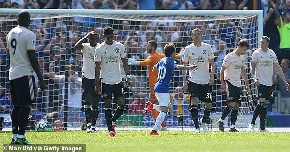 Thua tan nát Everton, MU rời xa Top 4 Premier League
