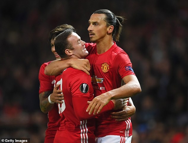 Ibrahimovic cần trở lại làm ‘bố già’ phòng thay đồ MU