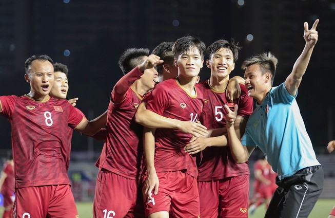 Hoàng Đức lập siêu phẩm, U-22 Việt Nam ngược dòng hạ Indonesia