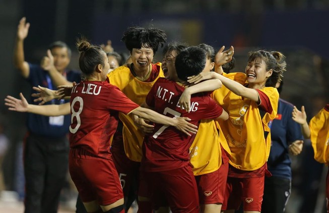 Hạ chủ nhà Philippines, nữ Việt Nam vào chung kết SEA Games 30