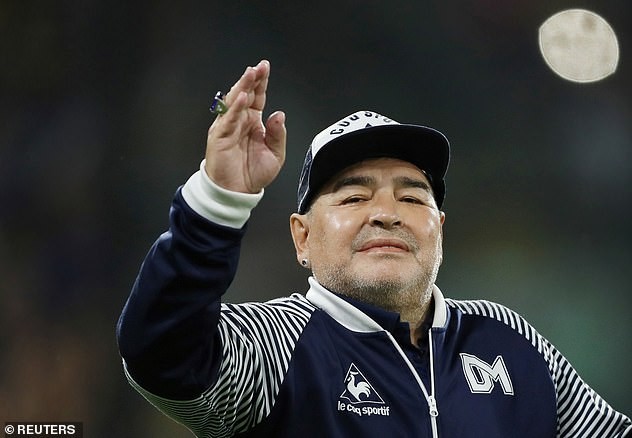 Sốc: Huyền thoại bóng đá Maradona qua đời