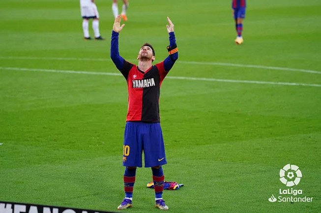 Messi suýt tạo 'bàn tay của chúa', Barcelona hạ đẹp Osasuna