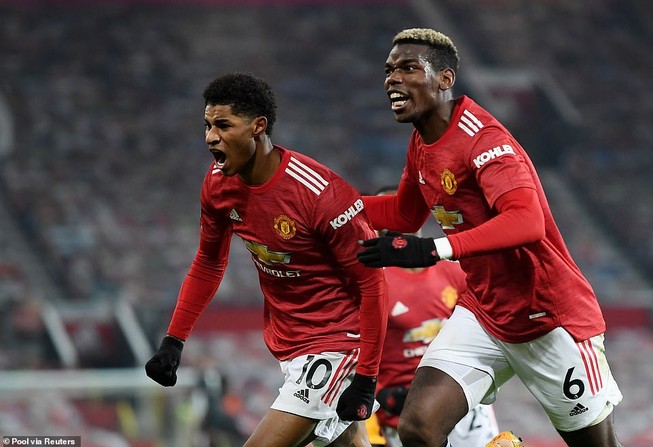 Rashford và Pogba ăn mừng bàn thắng. ẢNH: REUTERS